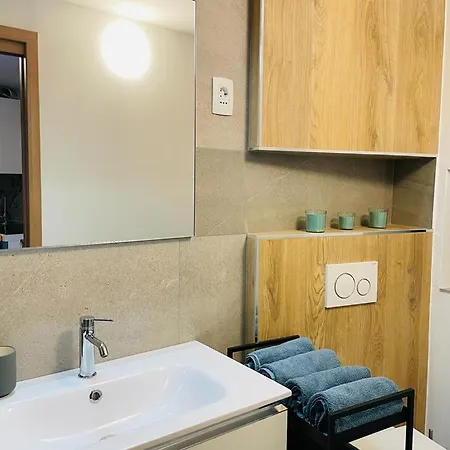 아파트 Family - Soca And Nadiza